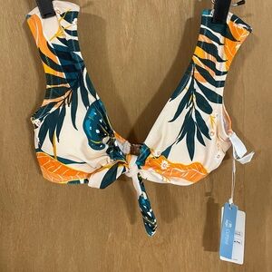 Nwt cup she bikini top